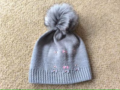 Dívčí zimní čepice, vel. do 8 let (4 kusy) - 2