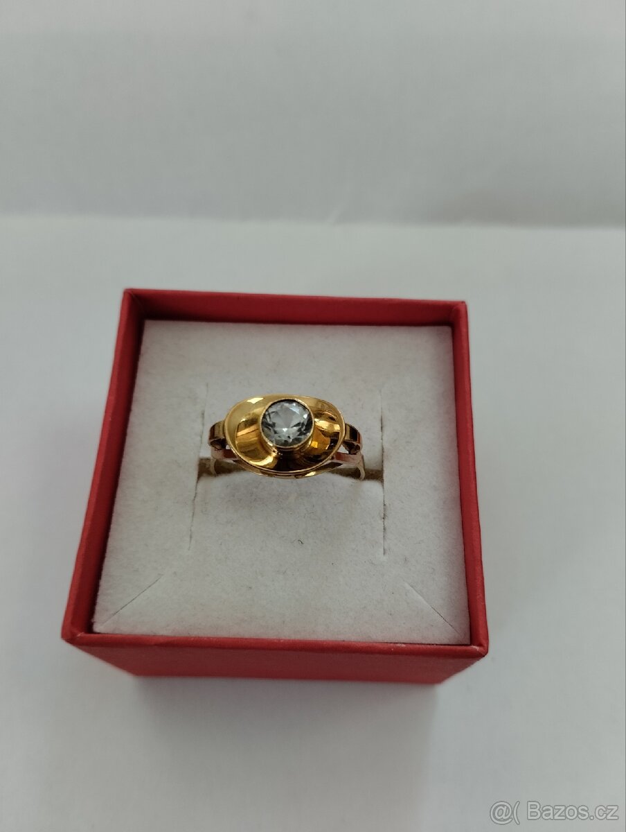 Zlatý prsten se světle modrým kamenem - 2