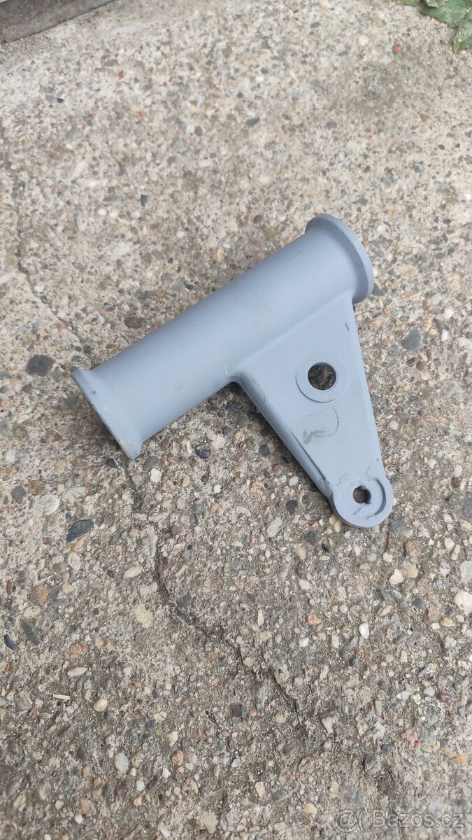 CZ 350/472 držák světla pravý - 2