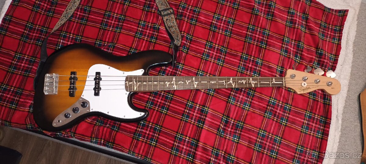 Baskytara Squier Jazz Bass - 2