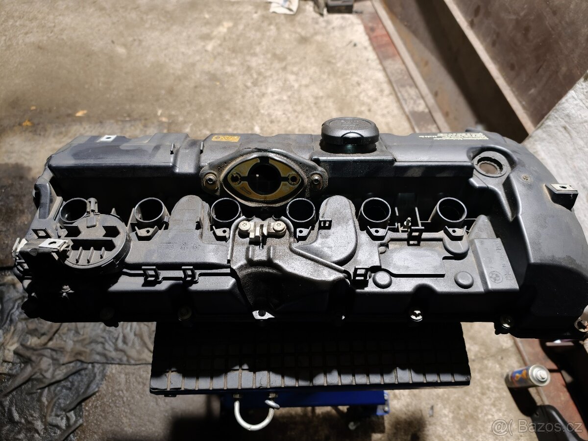 Víko ventilů pro motor N52,naj.65000km - 2
