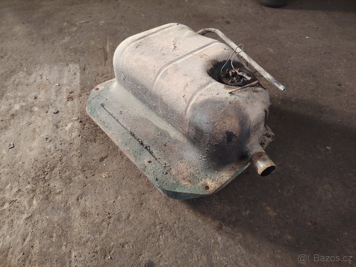 Nádrž Suzuki samurai - 2