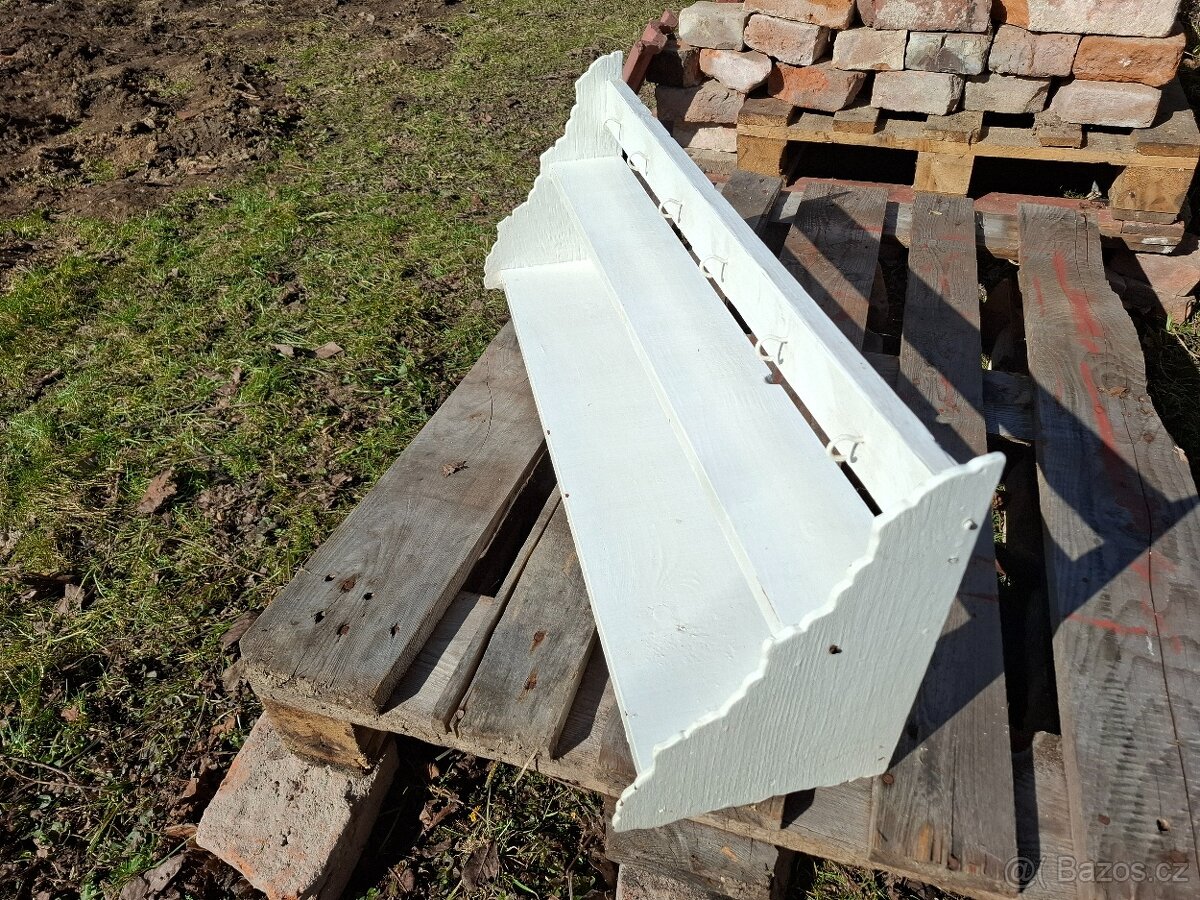 Dřevěná polička - 2