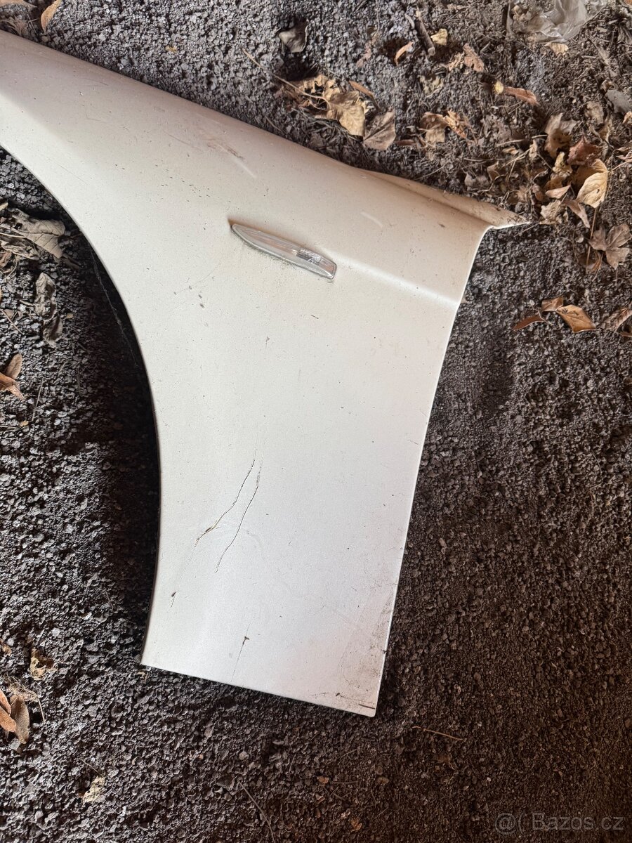 BMW 735 blatník levý - 2