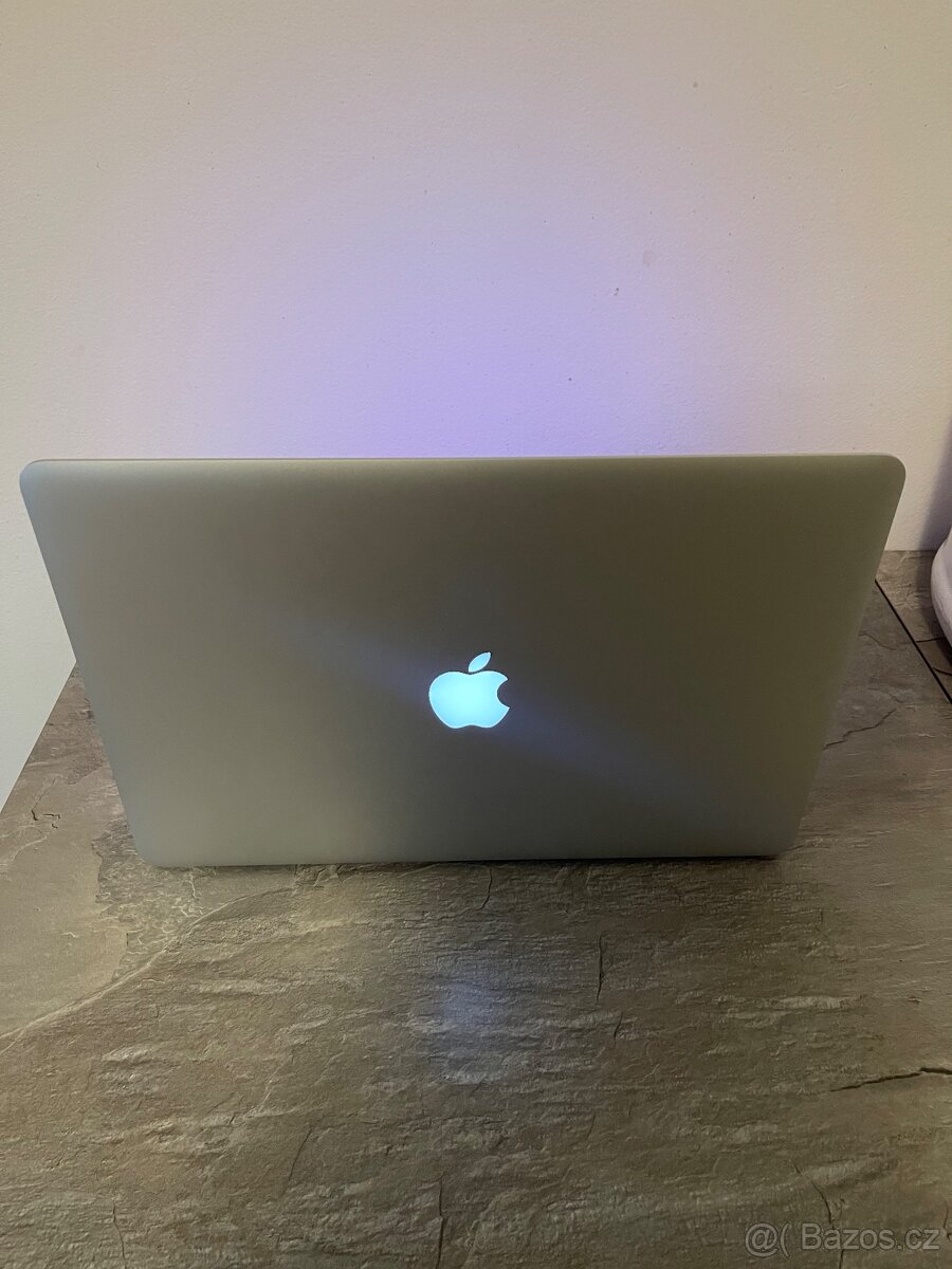 Prodám Apple MacBook Pro 15,stříbrná - 2