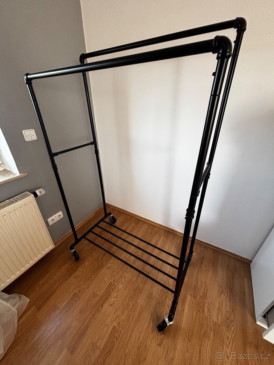 Stojan na oblečení - 2