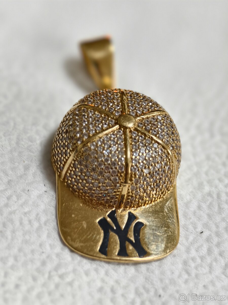 Zlatý přívěsek kšiltovka - 2