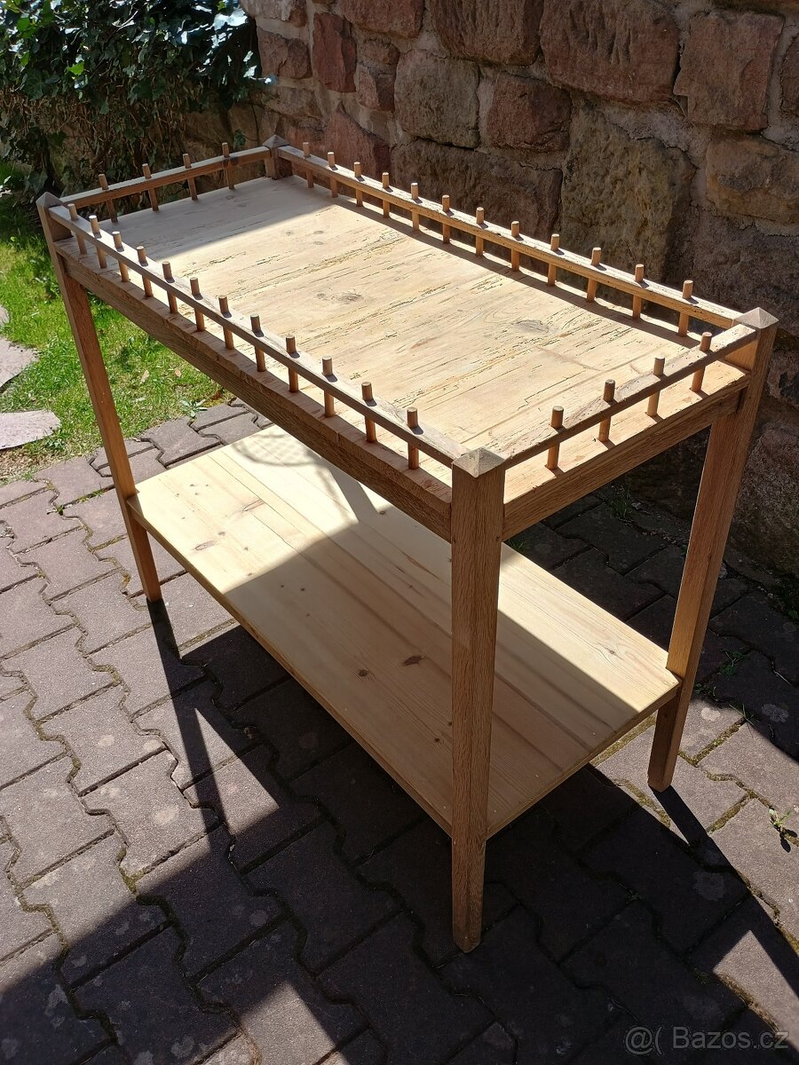 starý květinový stolek - 2