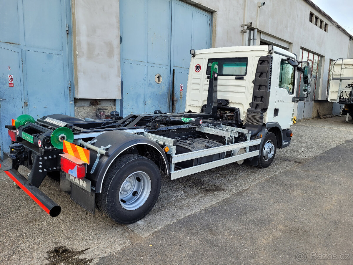MAN TGL 12.220 4x2 BL - hákový nosič kontejnerů TECHNOCAR - 2