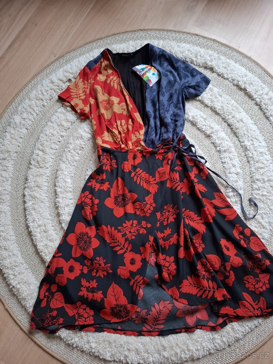 Zavinovací šaty Desigual - 2