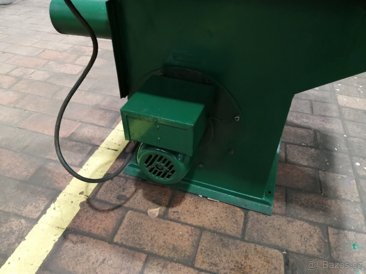 Svářecí / svařovací stůl s odtahem - 2