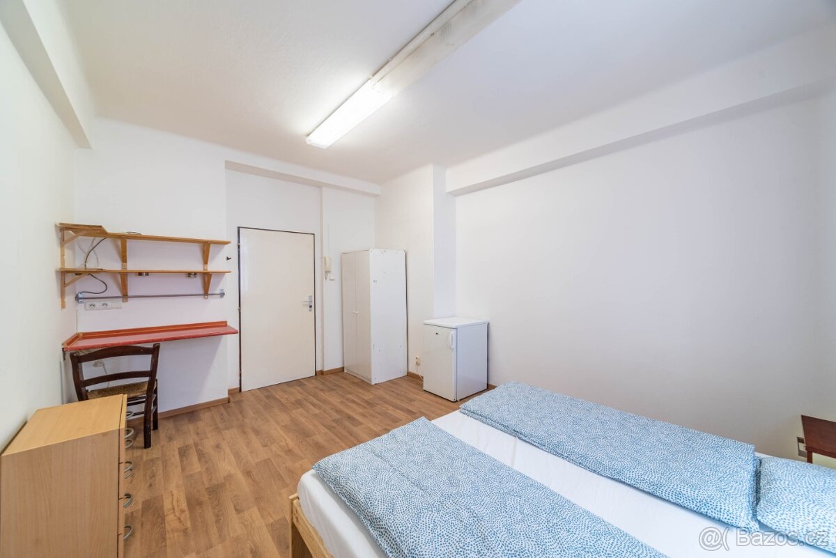 Pronájem — pokoj pro pár v Žižkově, Praha 3 - 2