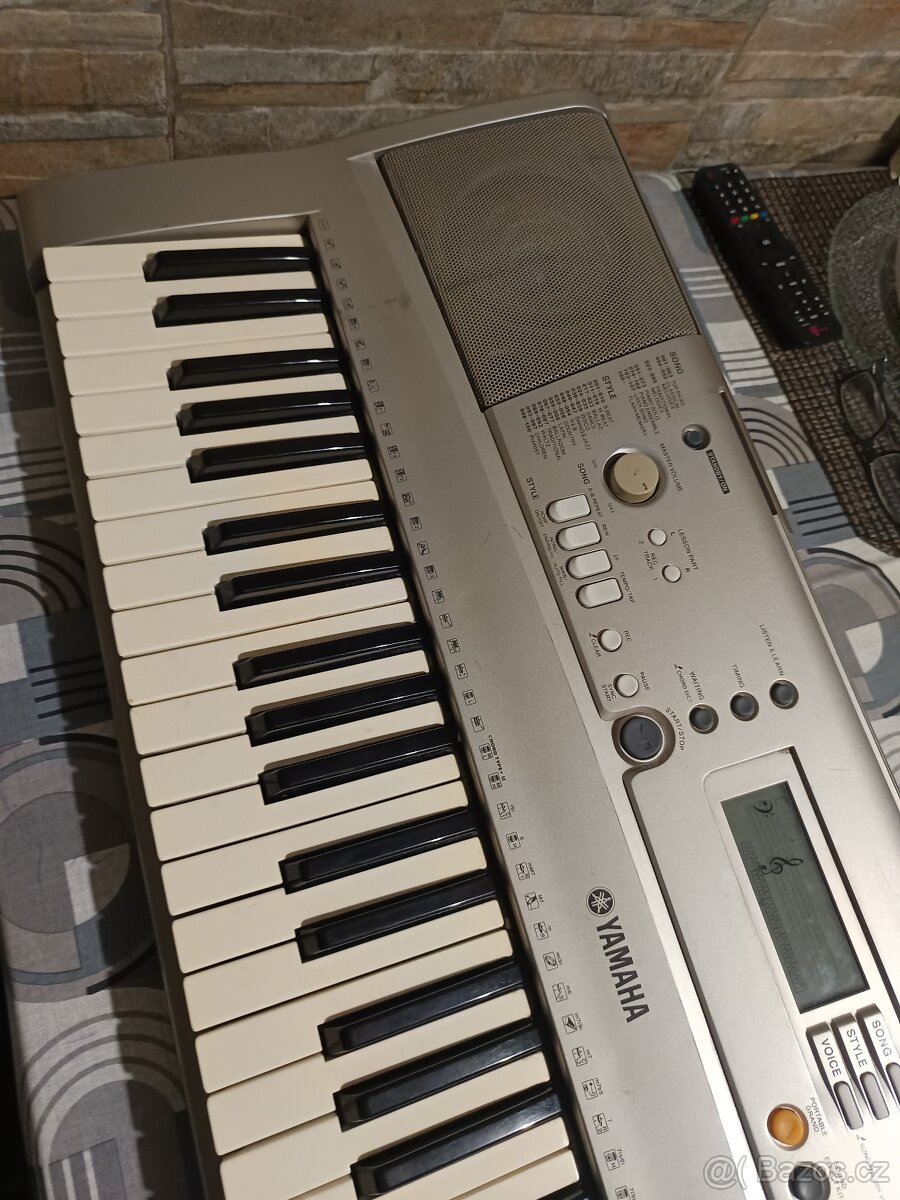 Prodám klávesy Yamaha PSR E303 - 2