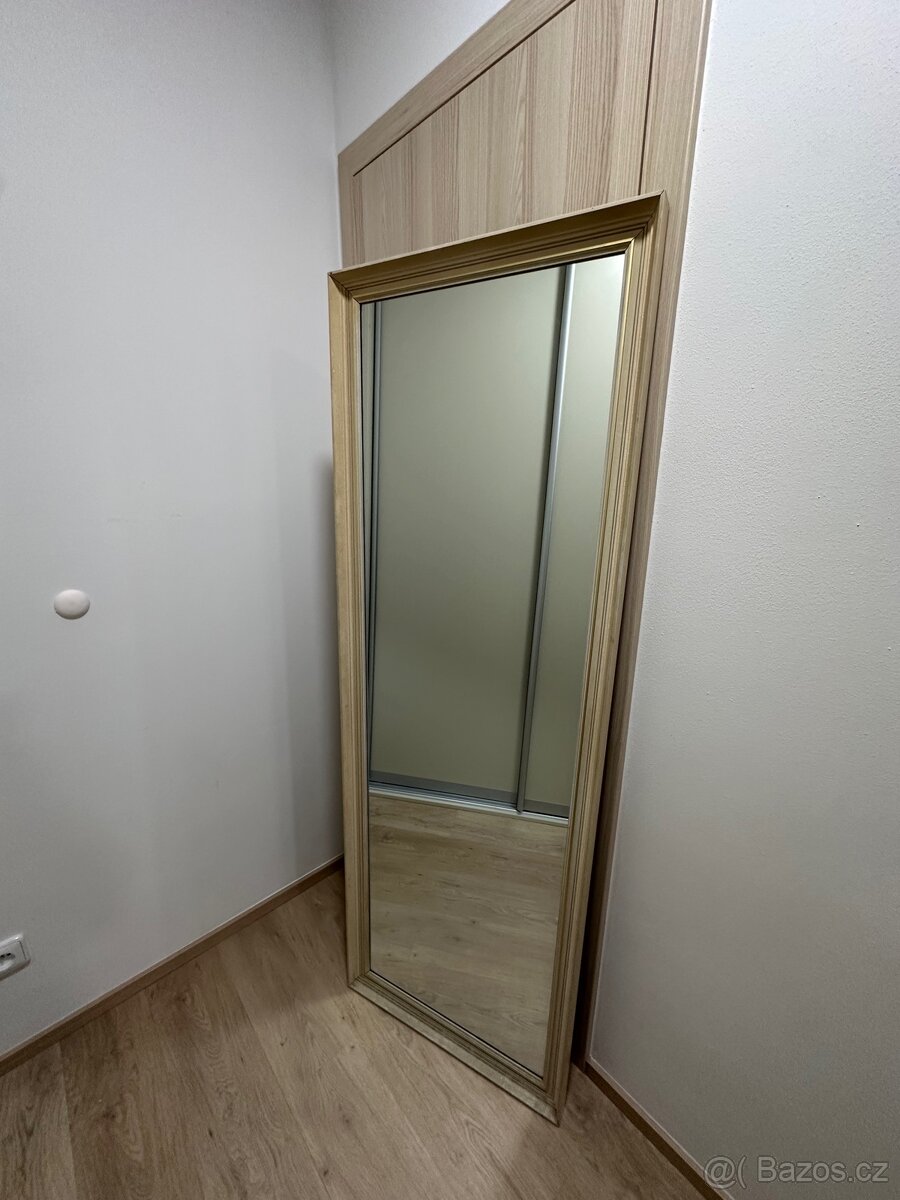 Elegantní vintage zrcadlo v masivním dřevěném rámu - 2