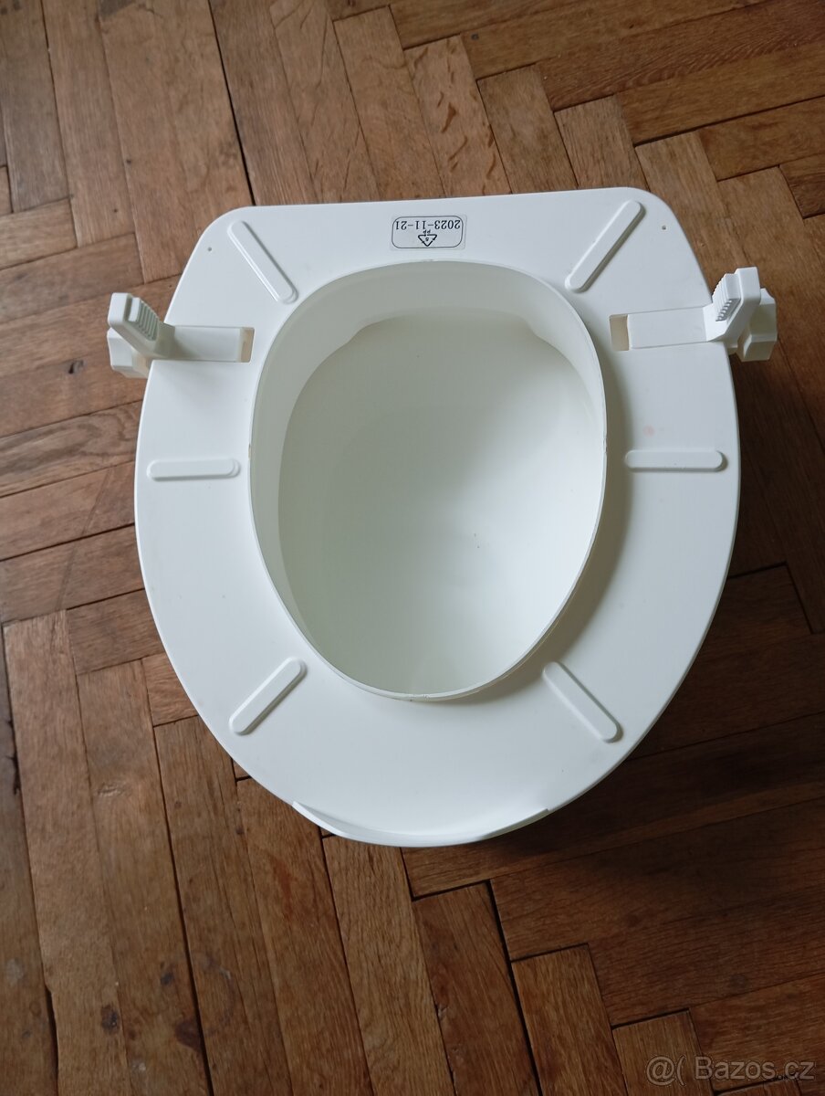 Podsedák na WC s víkem. - 2