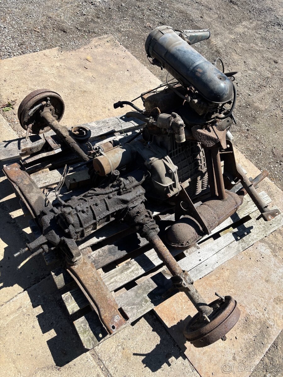 Motor s převodovkou Skoda 120L - 2