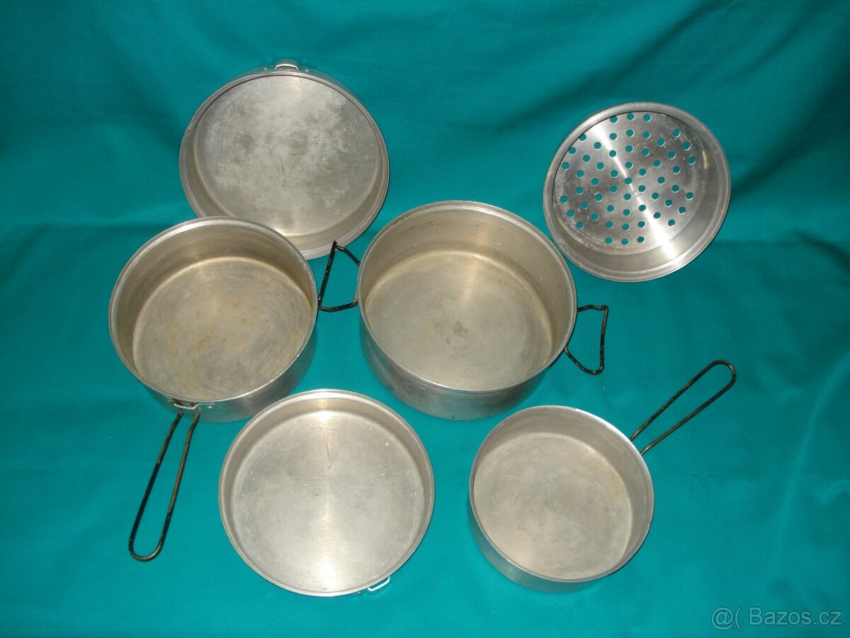 Starší kempingová souprava - 2