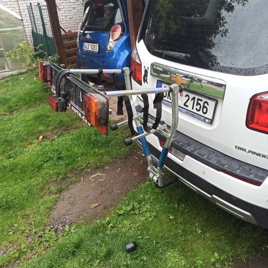 Nosič trí kol na tažné zařízení. - 2