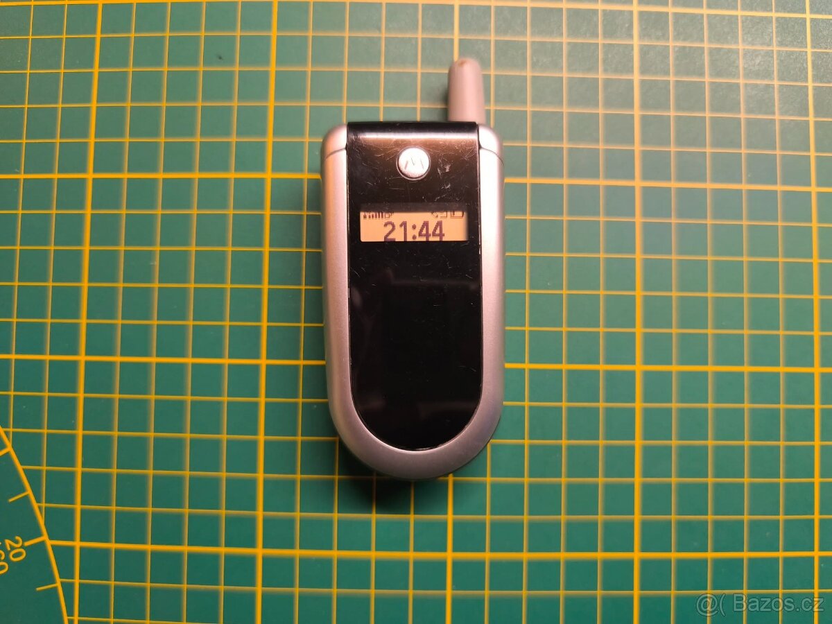Motorola V180 - 2