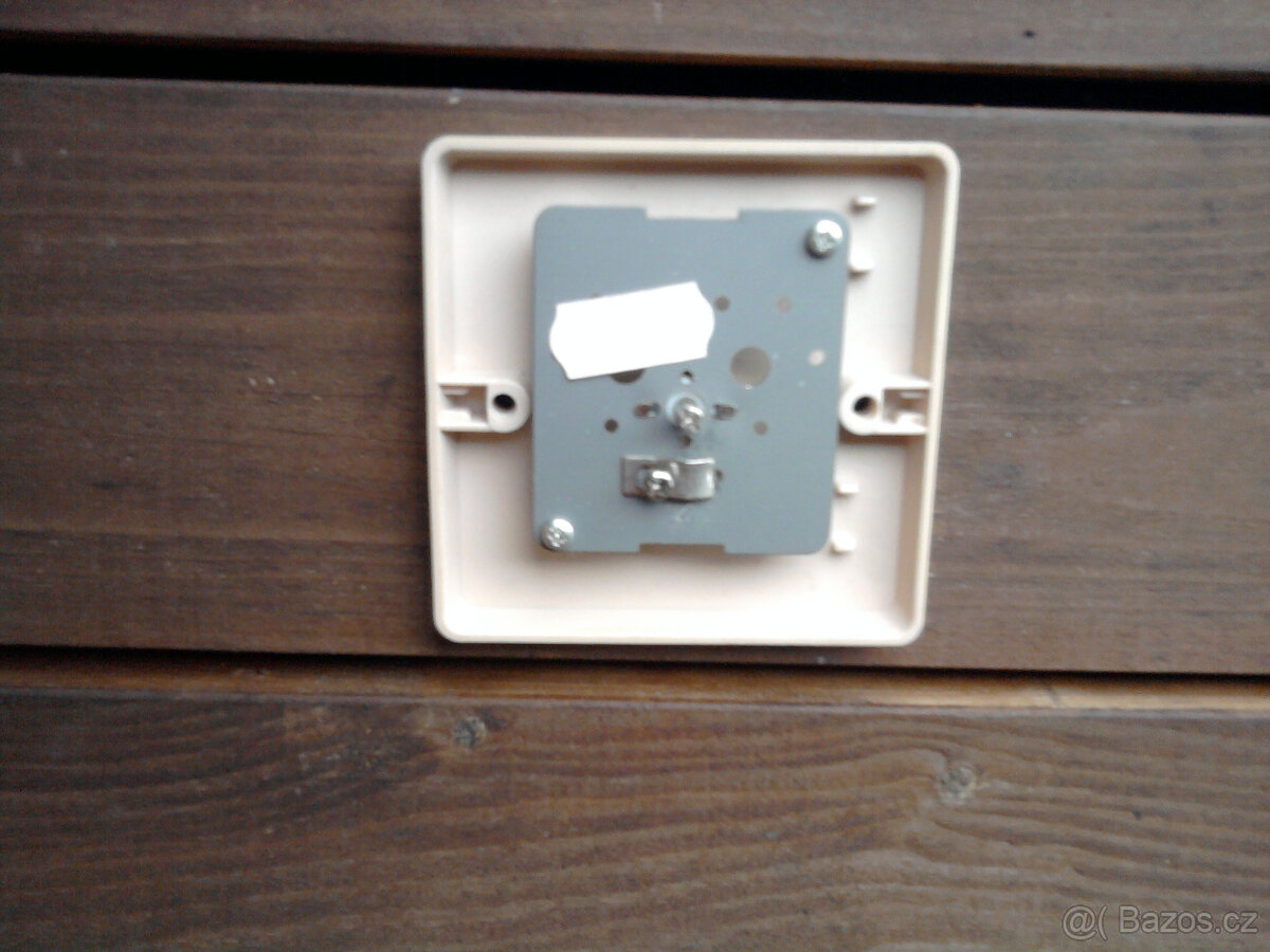 Koncová anténní zásuvka - 2