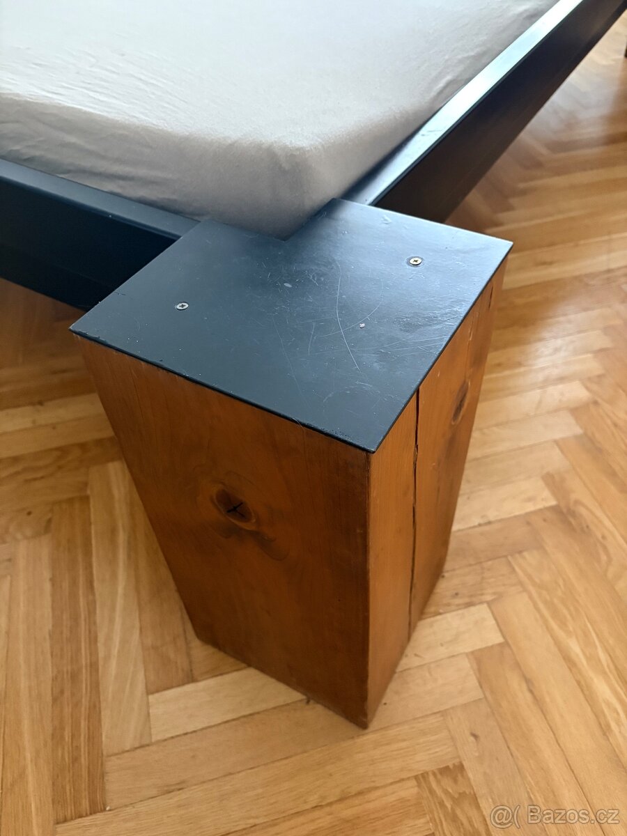 Industriální masivní postel - 2