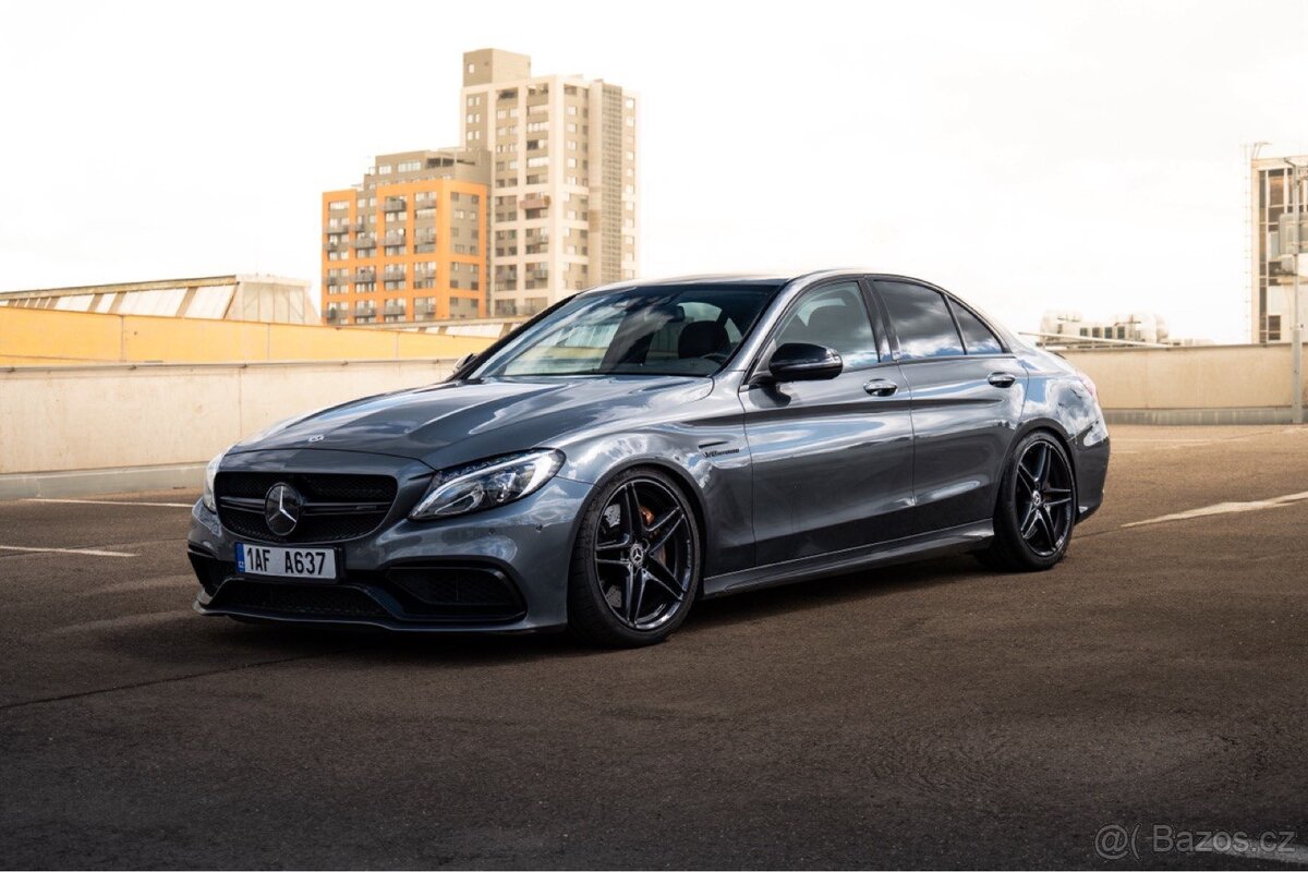 Mercedes-Benz C63 AMG - 2