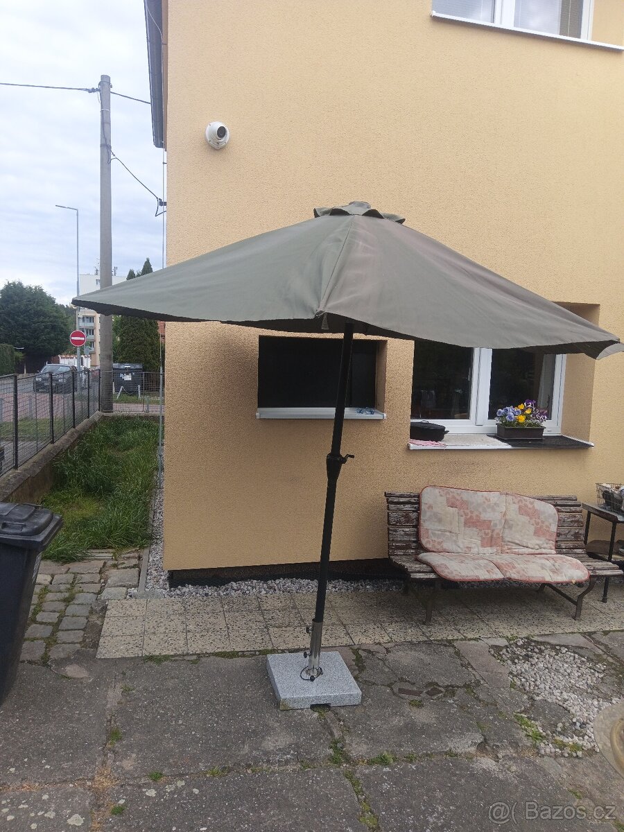 Slunečník se středovou tyčí a naklápěním - 2