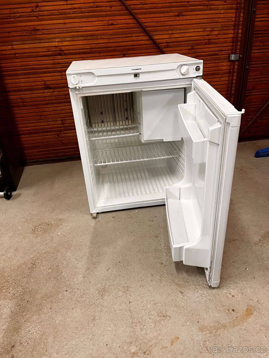 Plynová lednice Dometic - 2