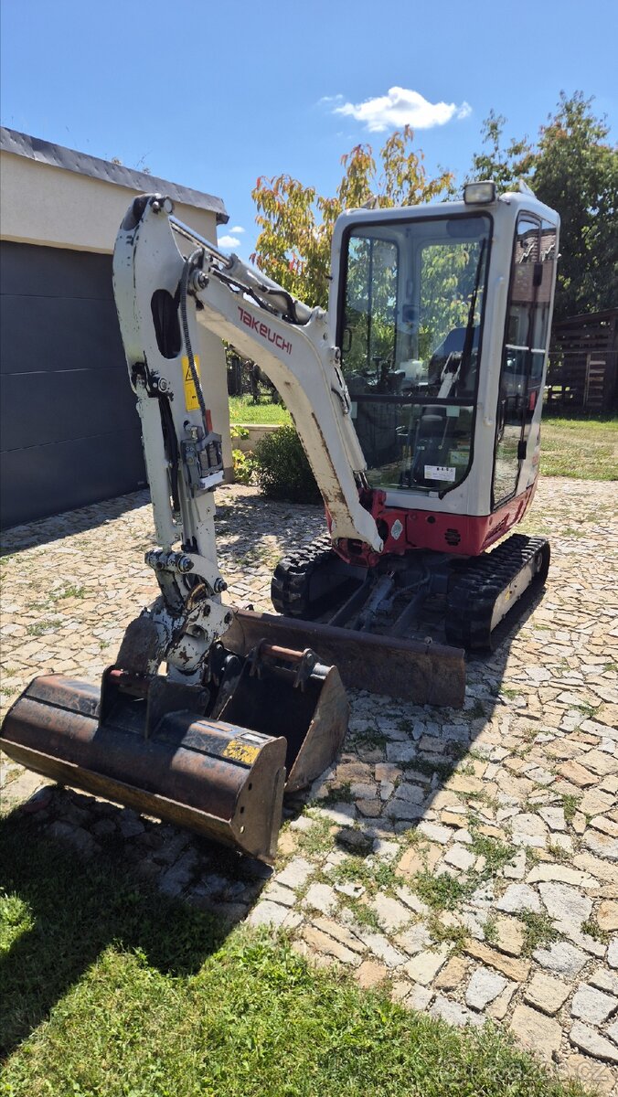 Minibagr Takeuchi TB216 s Powertiltem - 2