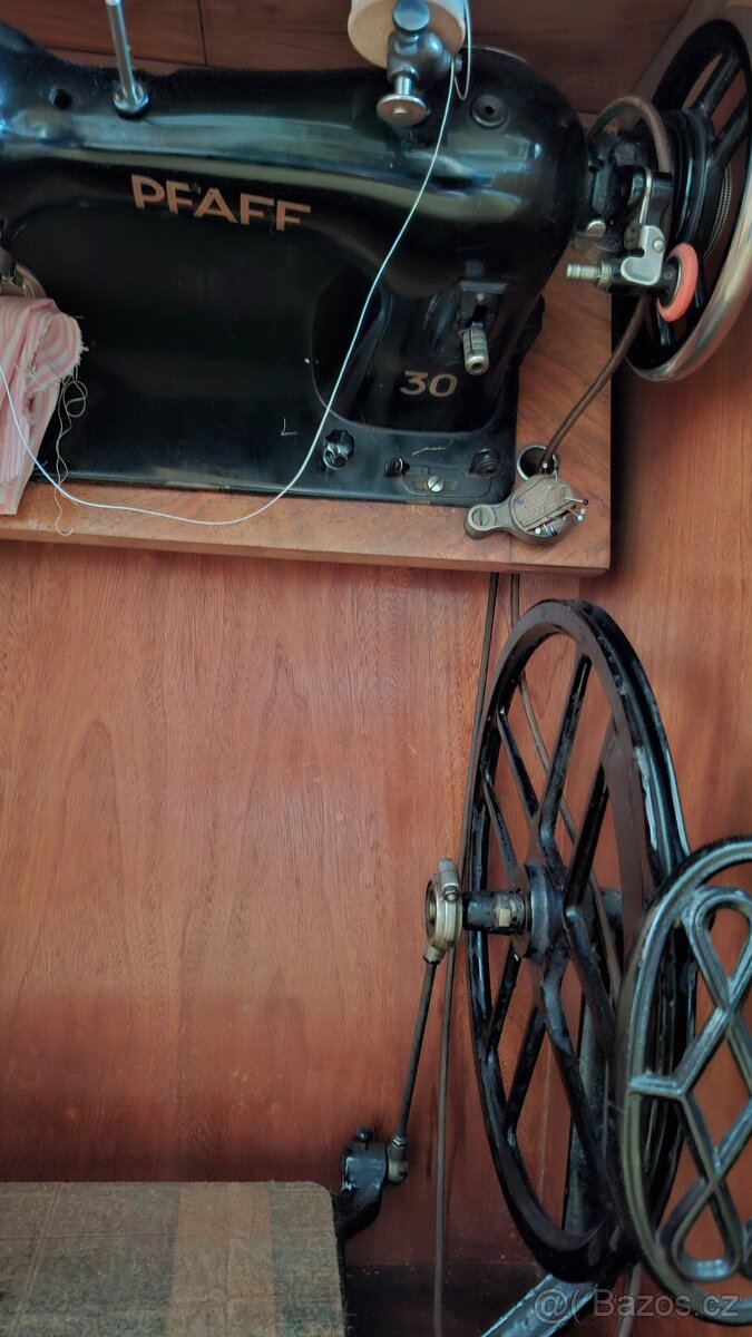 Skříňka, šicí stroj PRODÁNO - 2
