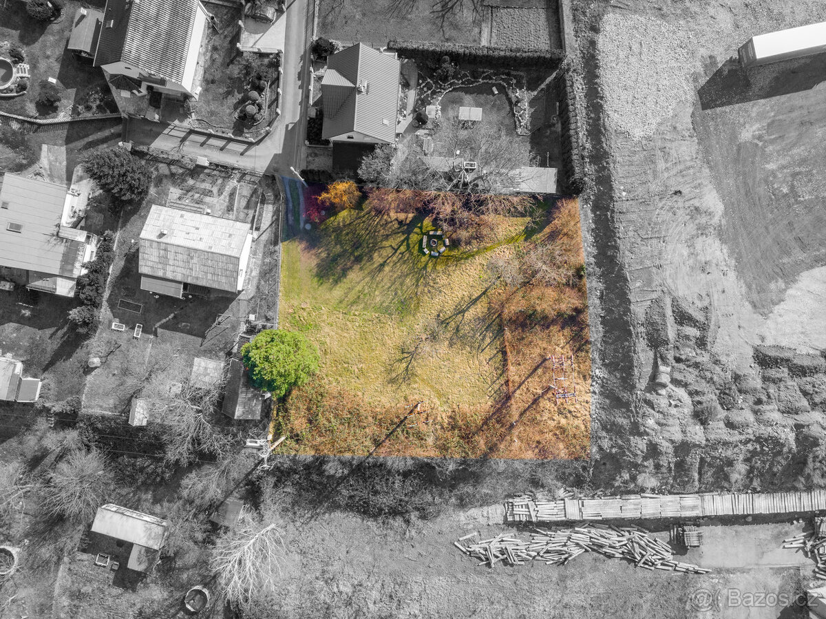 Stavební pozemek určený k výstavbě RD, obec Valtířov - 2