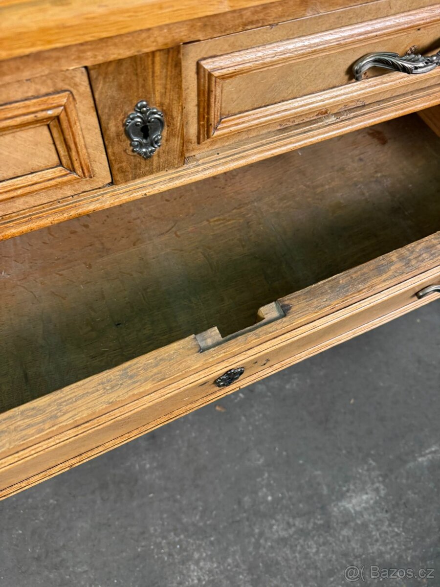 Starožitná rustikální komoda (137008) - 2