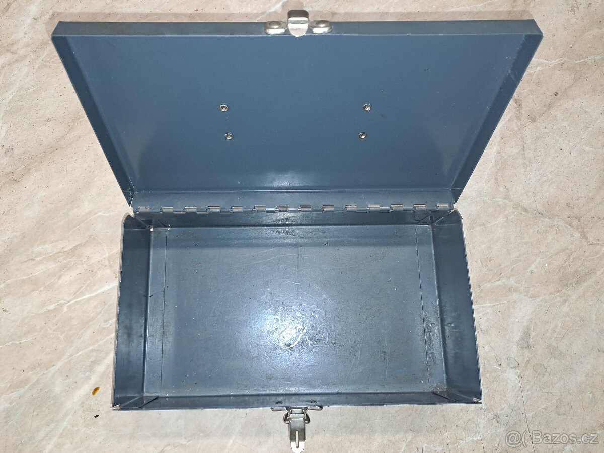 Plechová uzamykací krabička na nářadí - 2