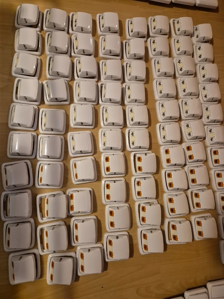 Datová troj zásuvka - osazená dvěma moduly + Tango rámeček - 2