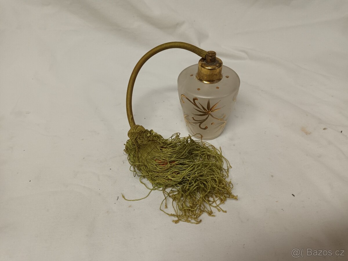 Starý flakón na parfém - 2