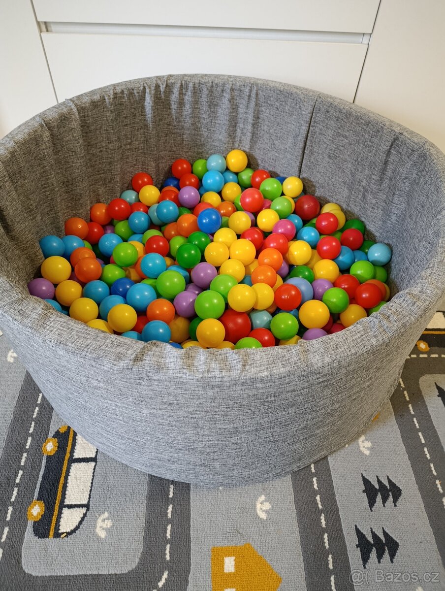 Suchý bazének s míčky - 2