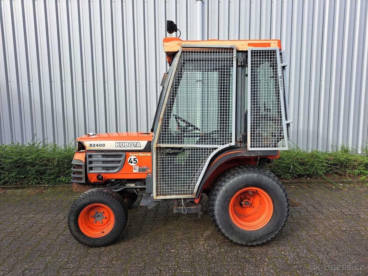 Traktor Kubota B2400 - 2