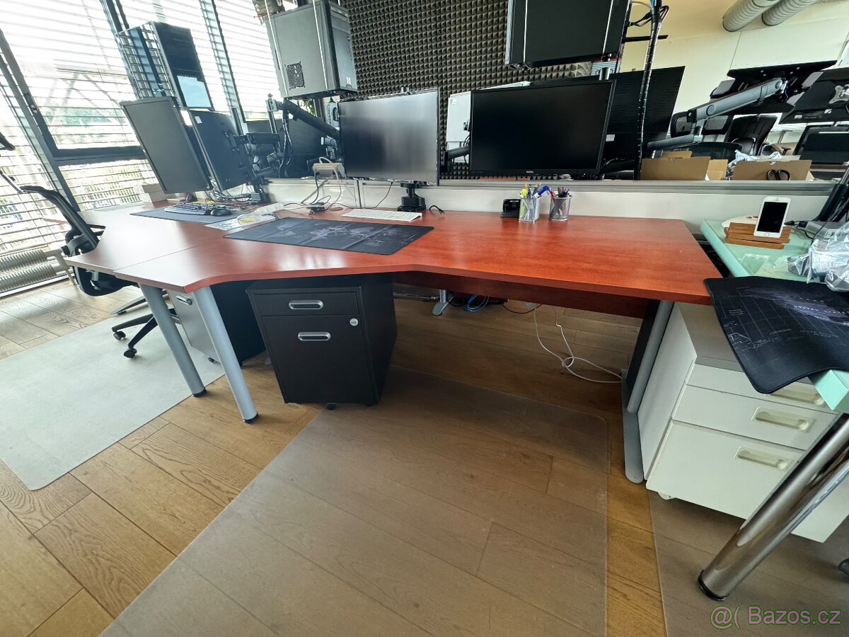 Kancelářské stoly - 2