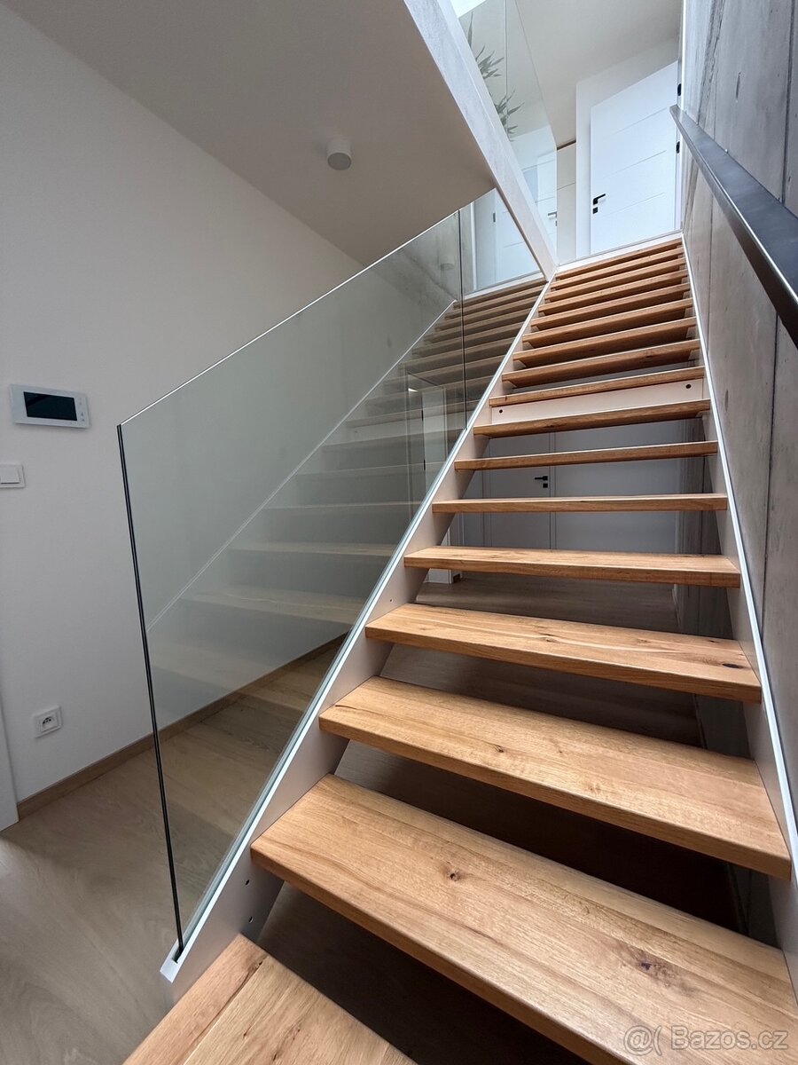 Ocelové schodiště, schody + skleněné zábradlí - 2