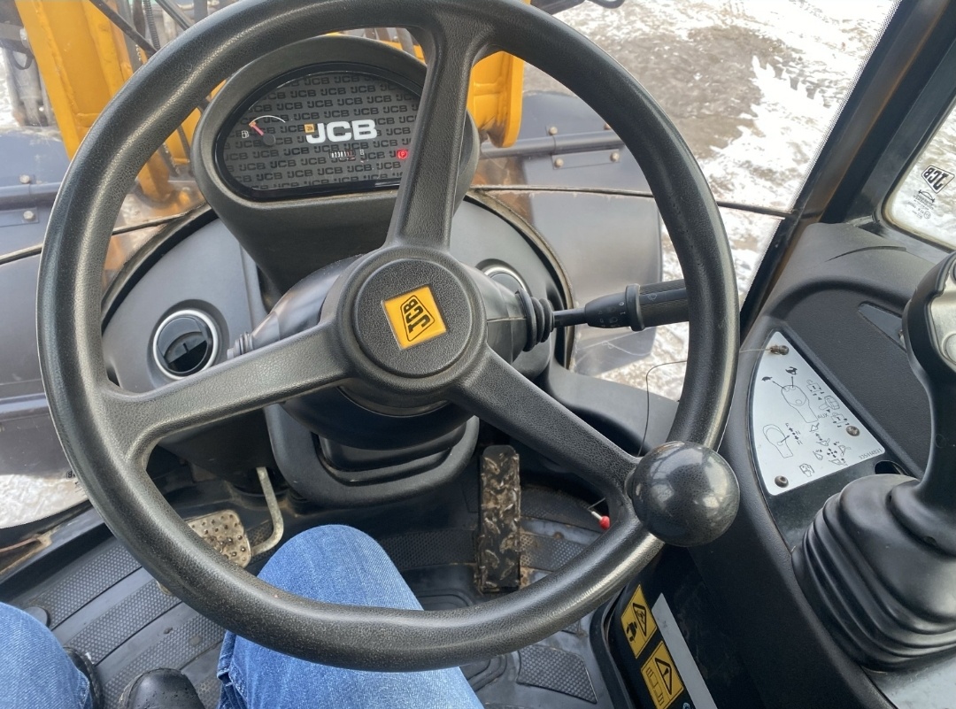 Čelní nakladač JCB 407 - 2