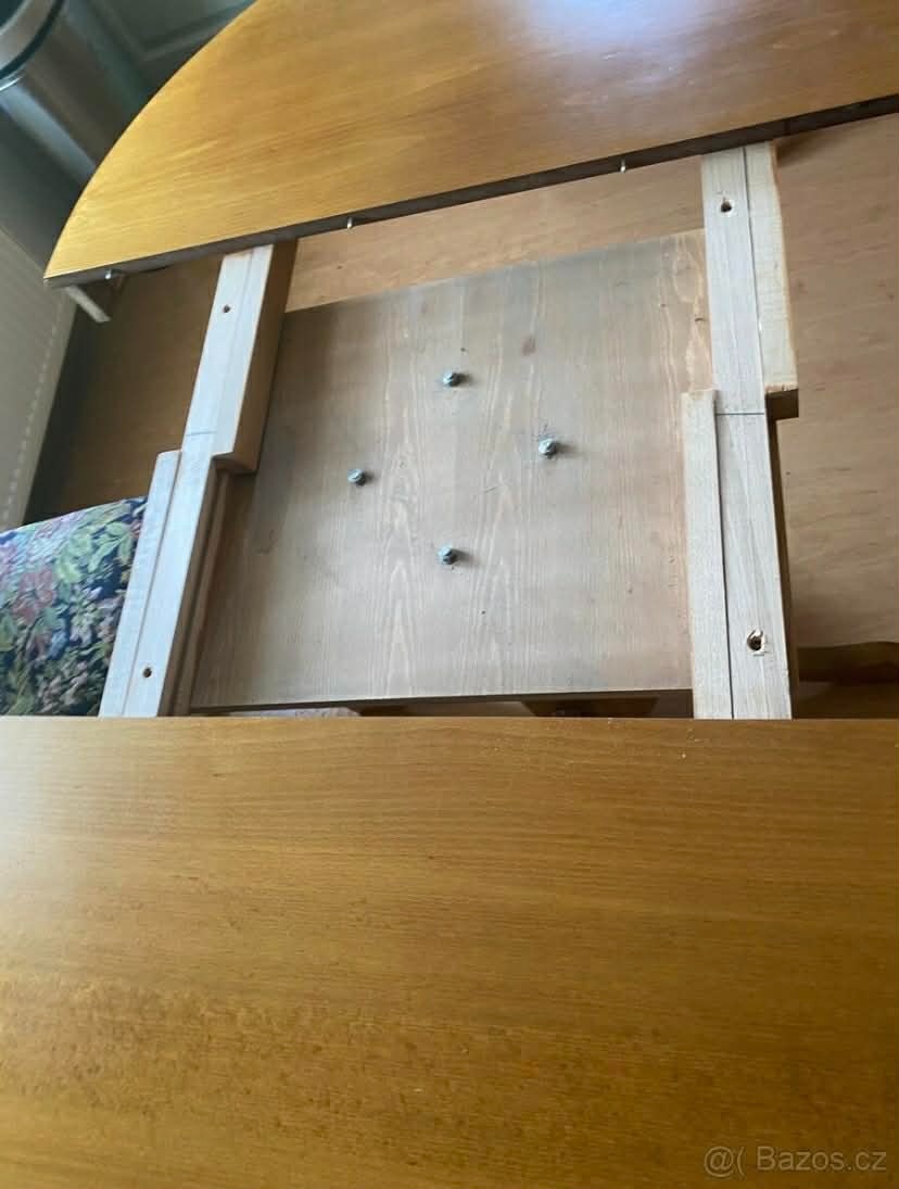 Jídelní stůl s 6 židlemi - 2