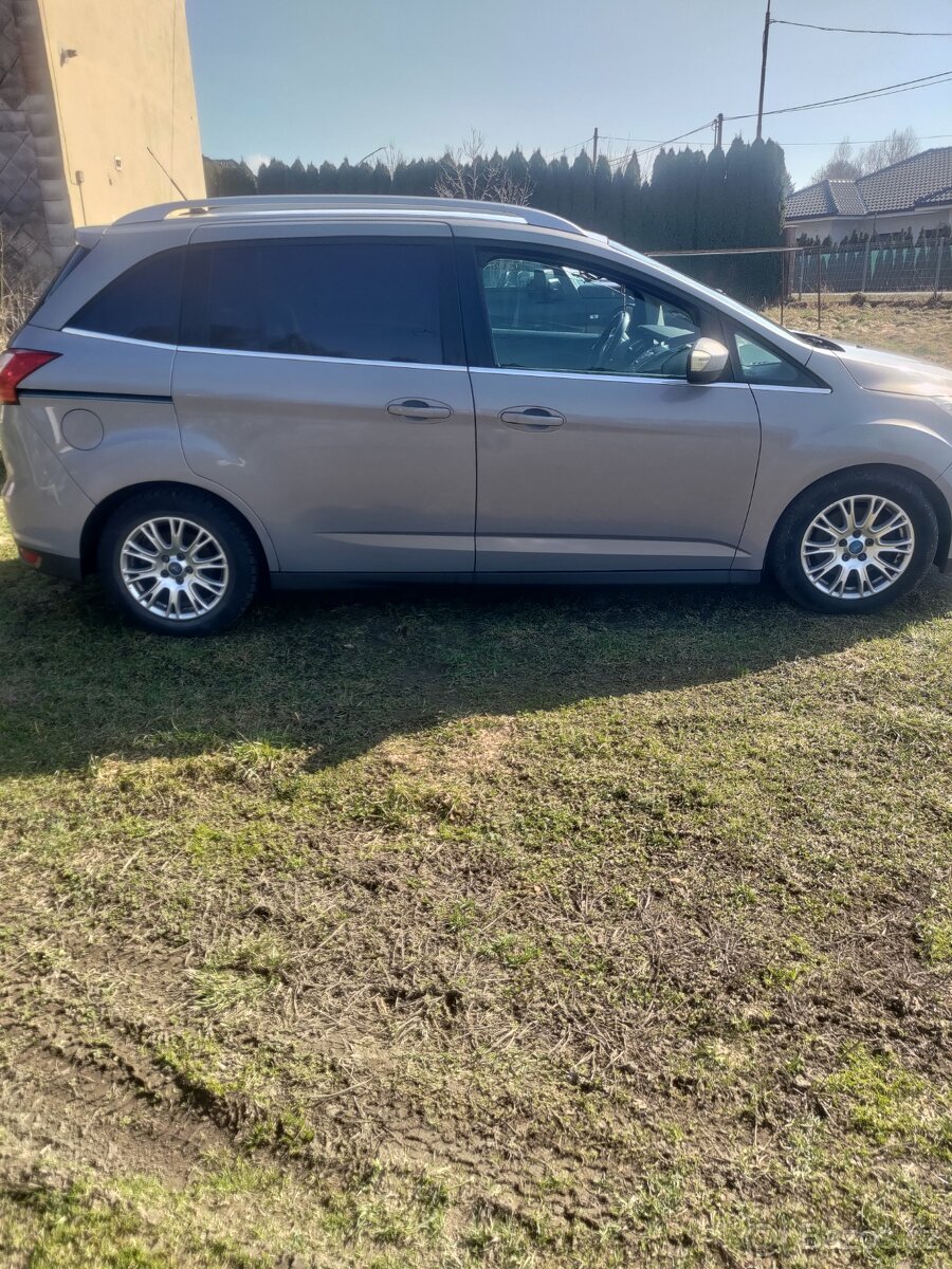 Ford grand c max 7 míst ,nafta - 2