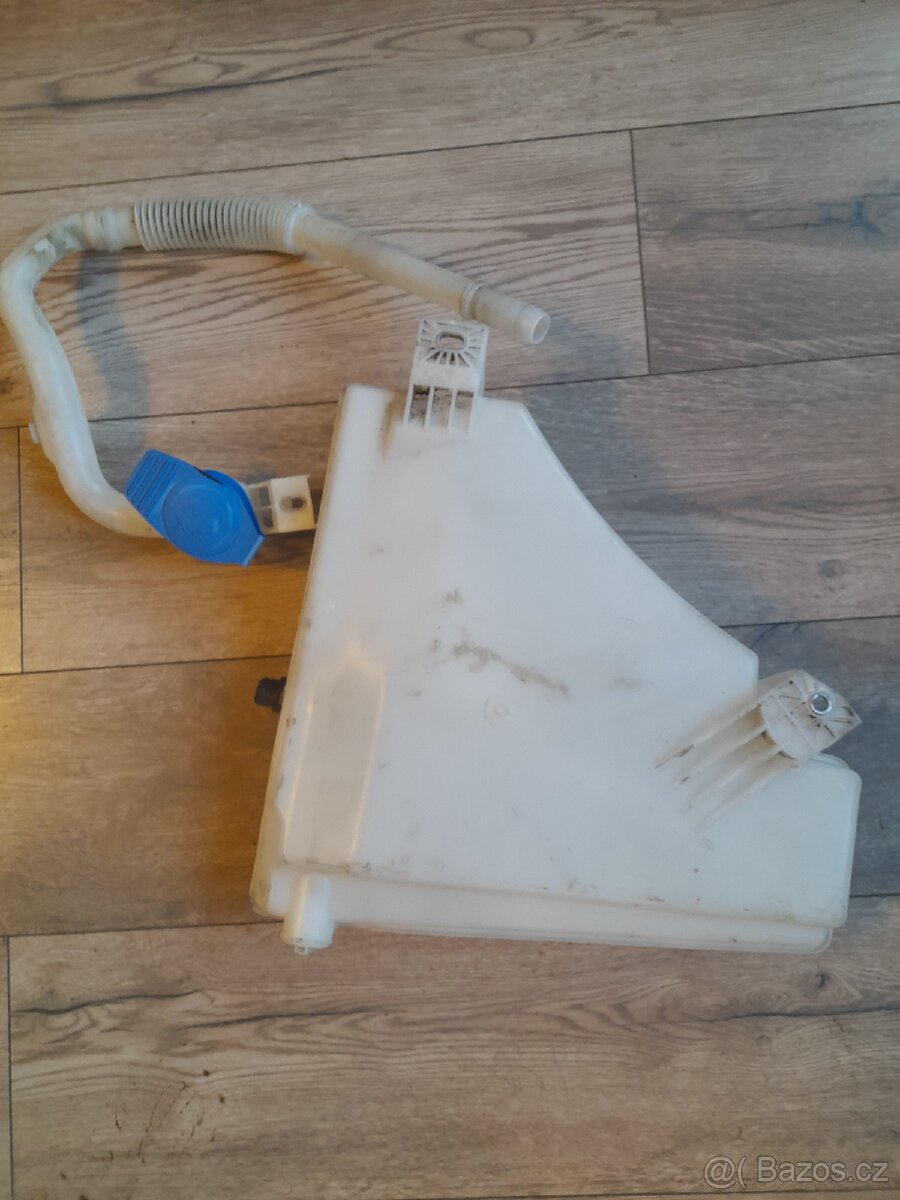 Nádobka ostřikovače Touareg 7P - 2