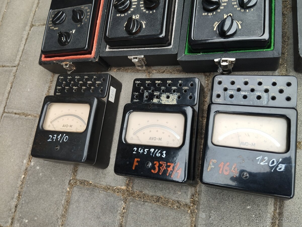 Bakelitové měřící přístroje - 2