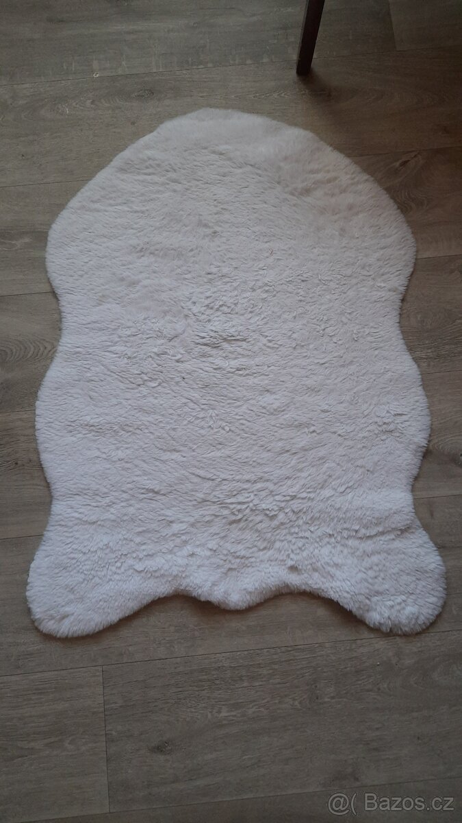 Chlupatá předložka/ bílý koberec - 2