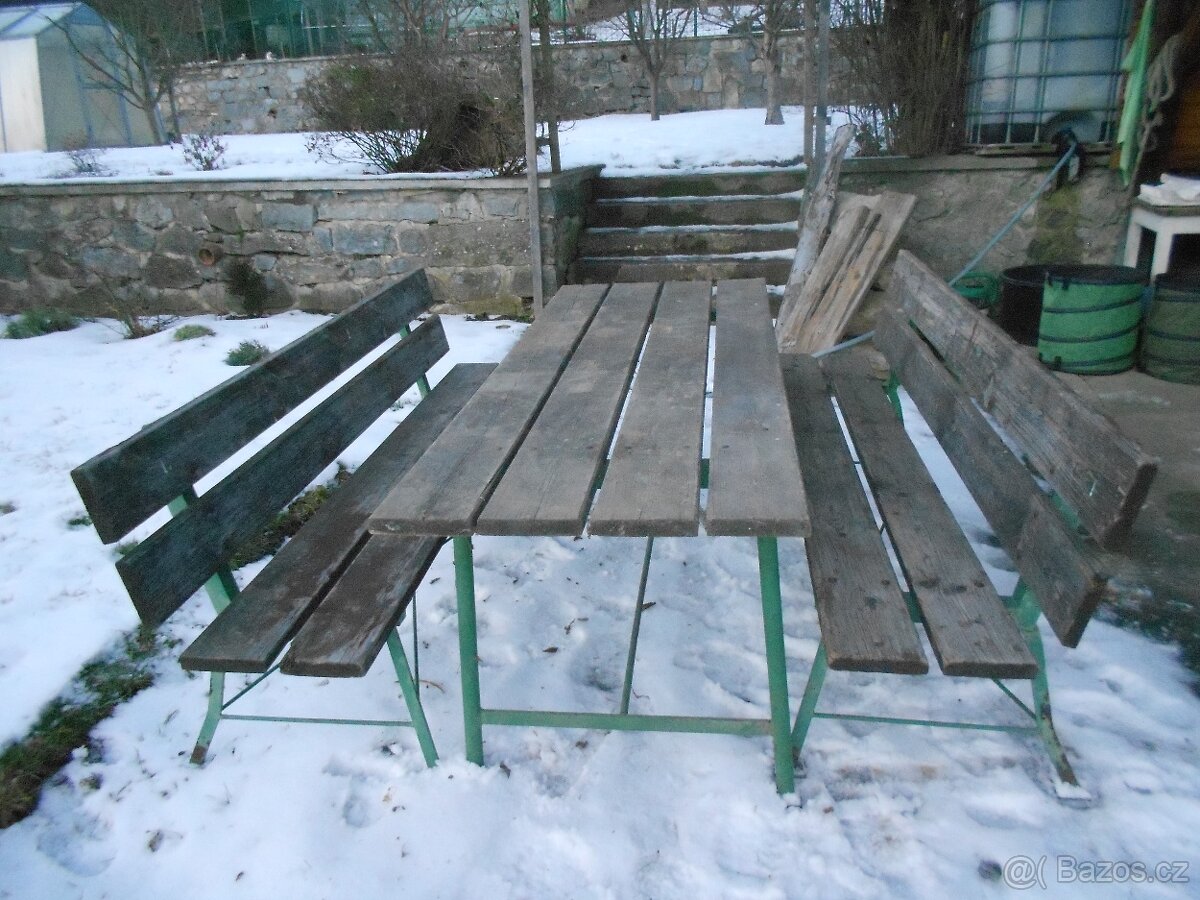Dvě lavičky a stůl - 2