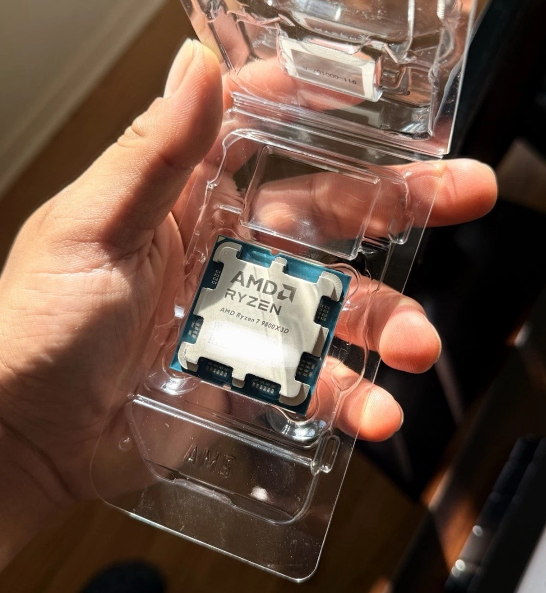 PROCESOR AMD RYZEN 7 9800X3D - zcela nový - 2