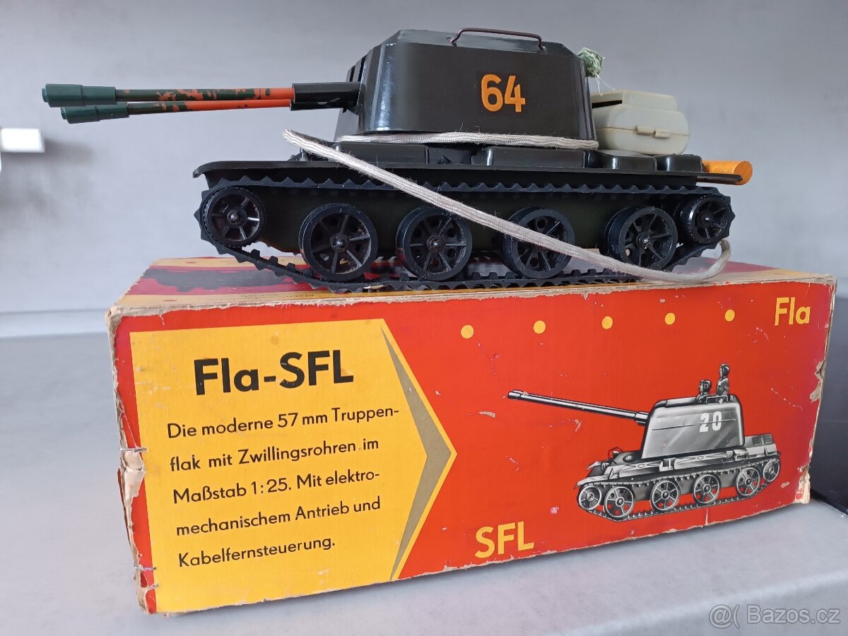 stará hračka tank - 2