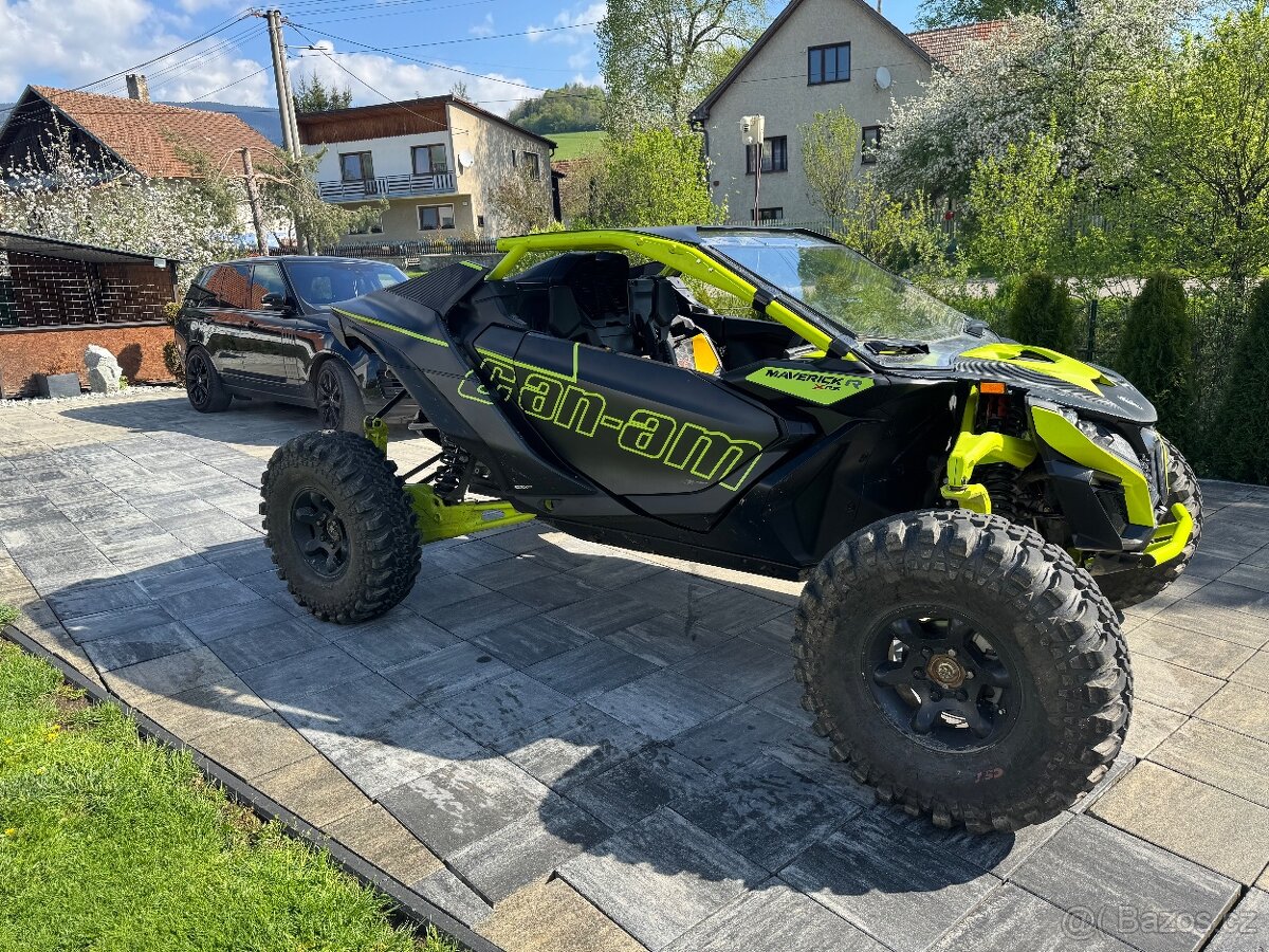 Can Am Maverick R