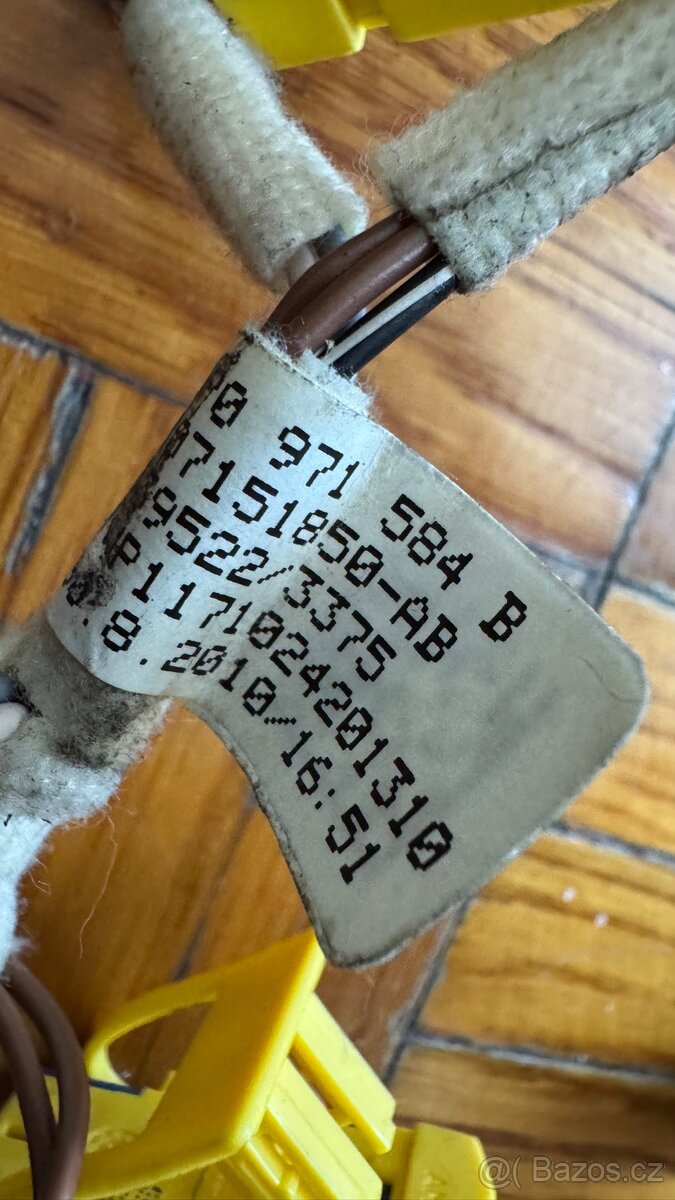 Kabel k multifunkcnimu volantu 5P0971584b - 2